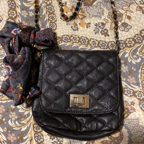 Mini Vegan Quilted Leather bag by Aldo with twilly and gold hardware. - Picture 3 of 6